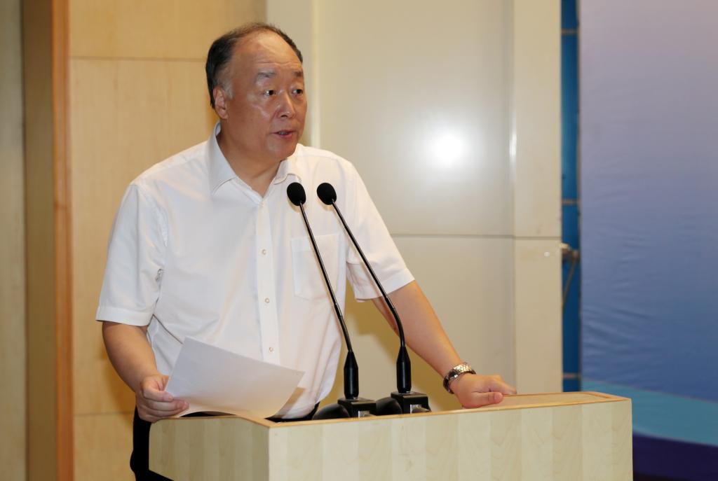 教育部职业技术教育中心研究所所长杨进讲话并宣布比赛开赛