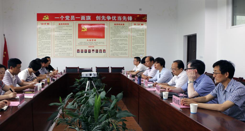 乐游棋牌与安康市汉滨区区政府举行了教育结对帮扶工作联席会