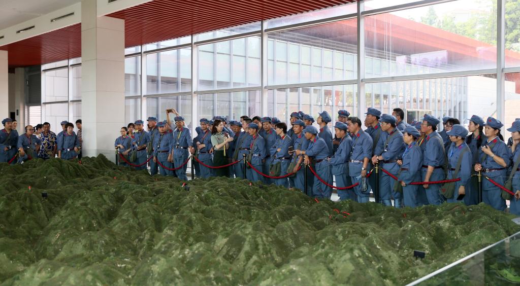 培训班全体学员参观井冈山革命博物馆