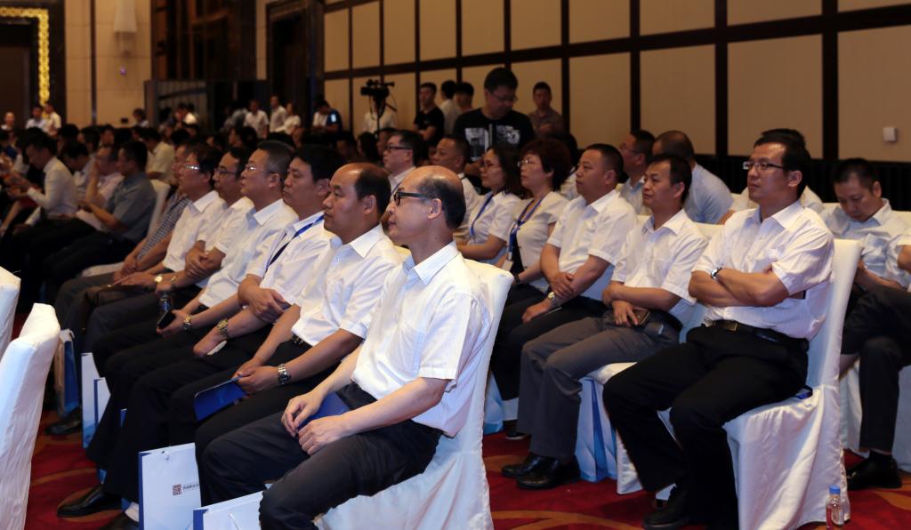 学院领导、相关部门负责同志参加会议