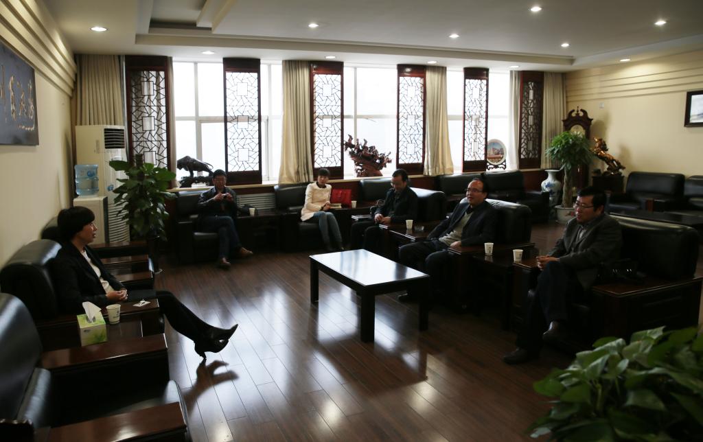 院长张晓云与青牧职院同仁座谈