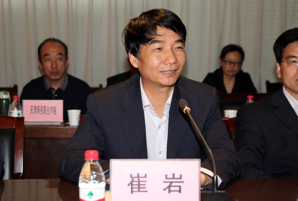 学院院长、陕西装备制造业职业教育集团理事长崔岩致辞