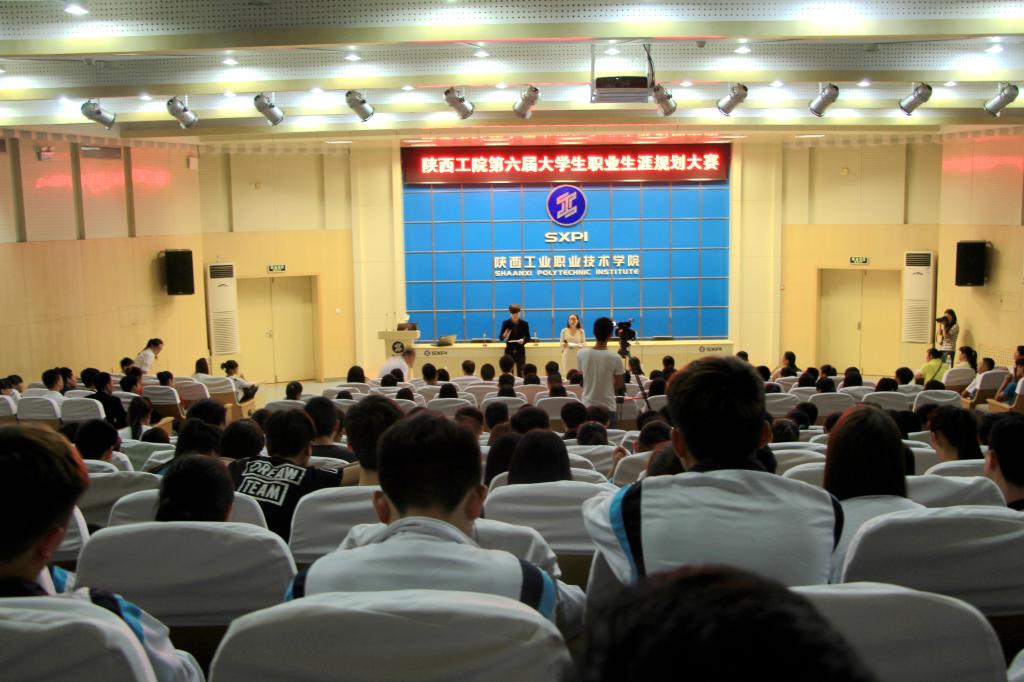 乐游棋牌第六届大学生职业生涯规划大赛决赛在学术会堂举行
