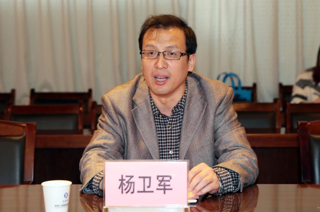 副院长杨卫军介绍学院情况