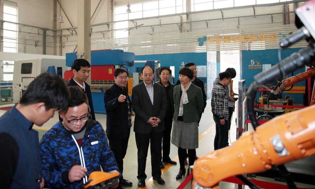 董小龙同志考察焊接技术实训中心